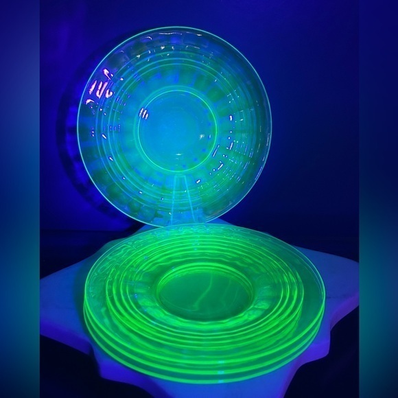 Four Uranium Glass Green Optic Vintage Glass Plates - Picture 1 of 12